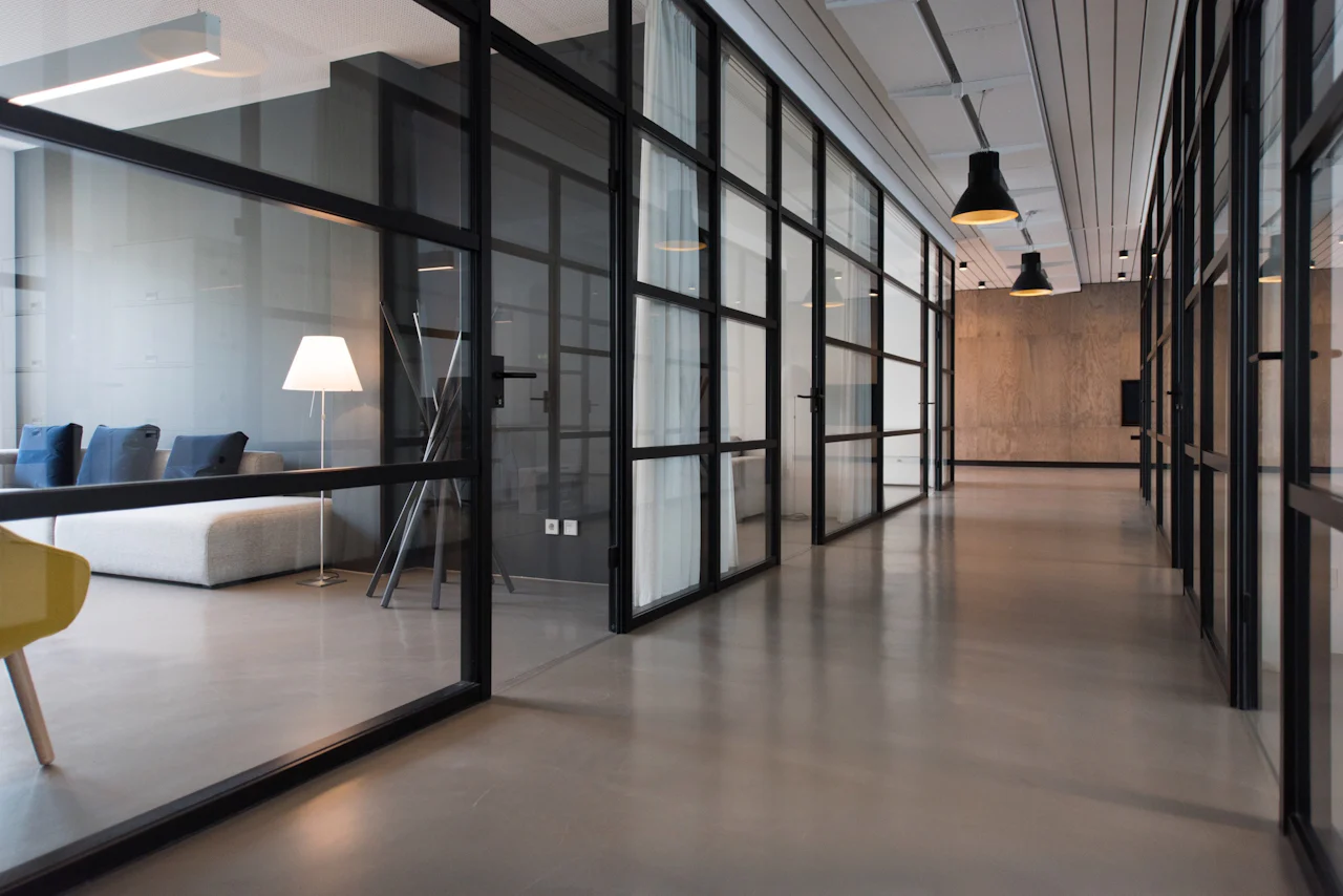 Sauberes Büro nach professioneller Gebäudereinigung durch Purity